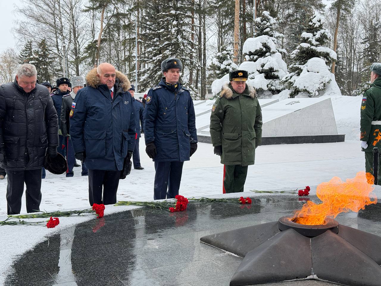 В Костроме почтили память защитников Родины у Вечного огня