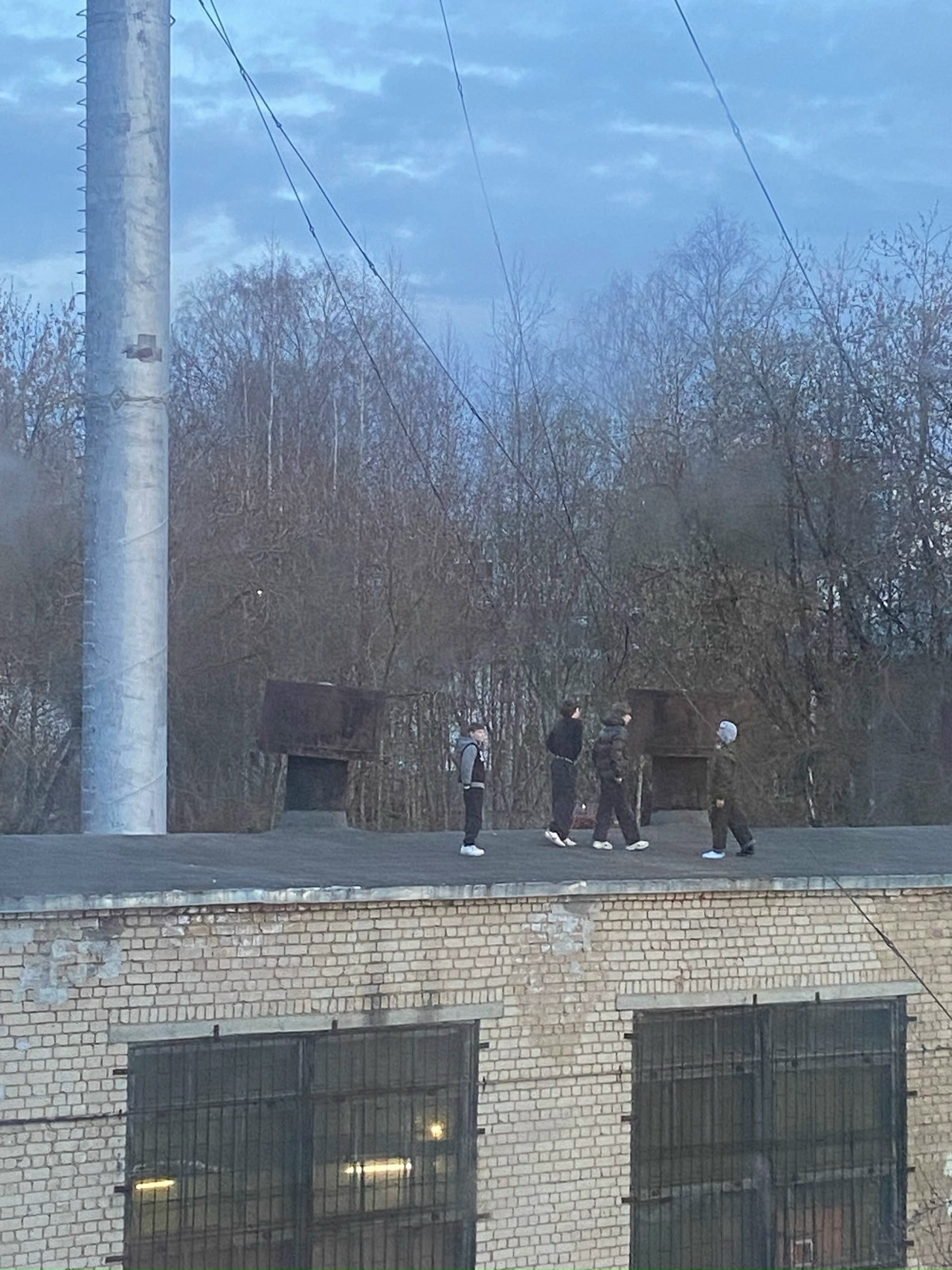 Полиция нашла подростков, которые бегали по трубе котельной в костромском Заволжье