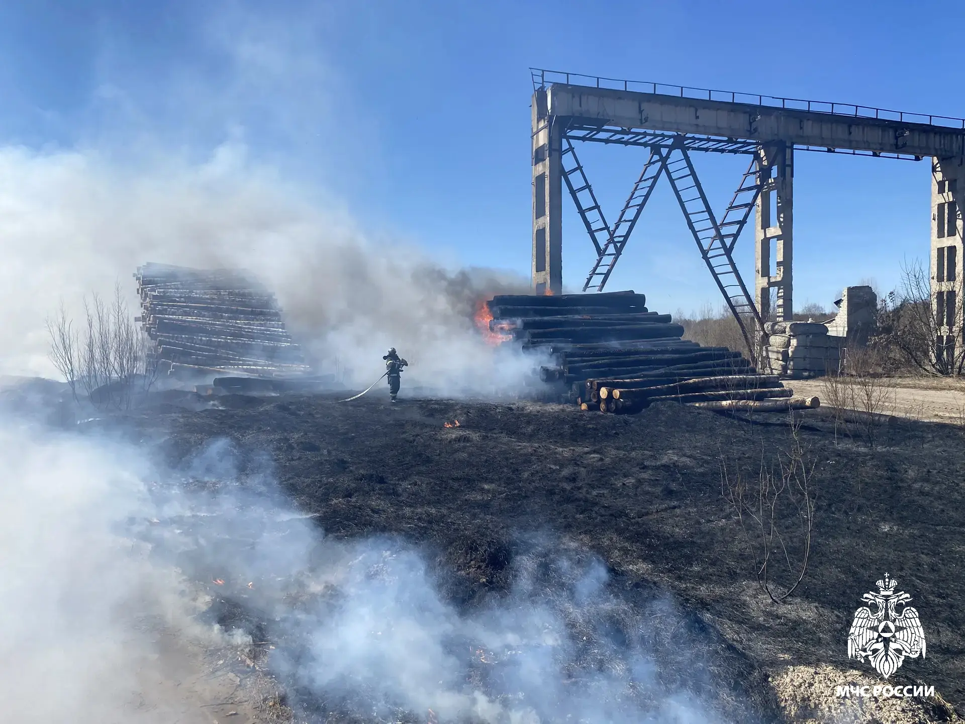 13 палов травы за сутки произошло в Костромской области