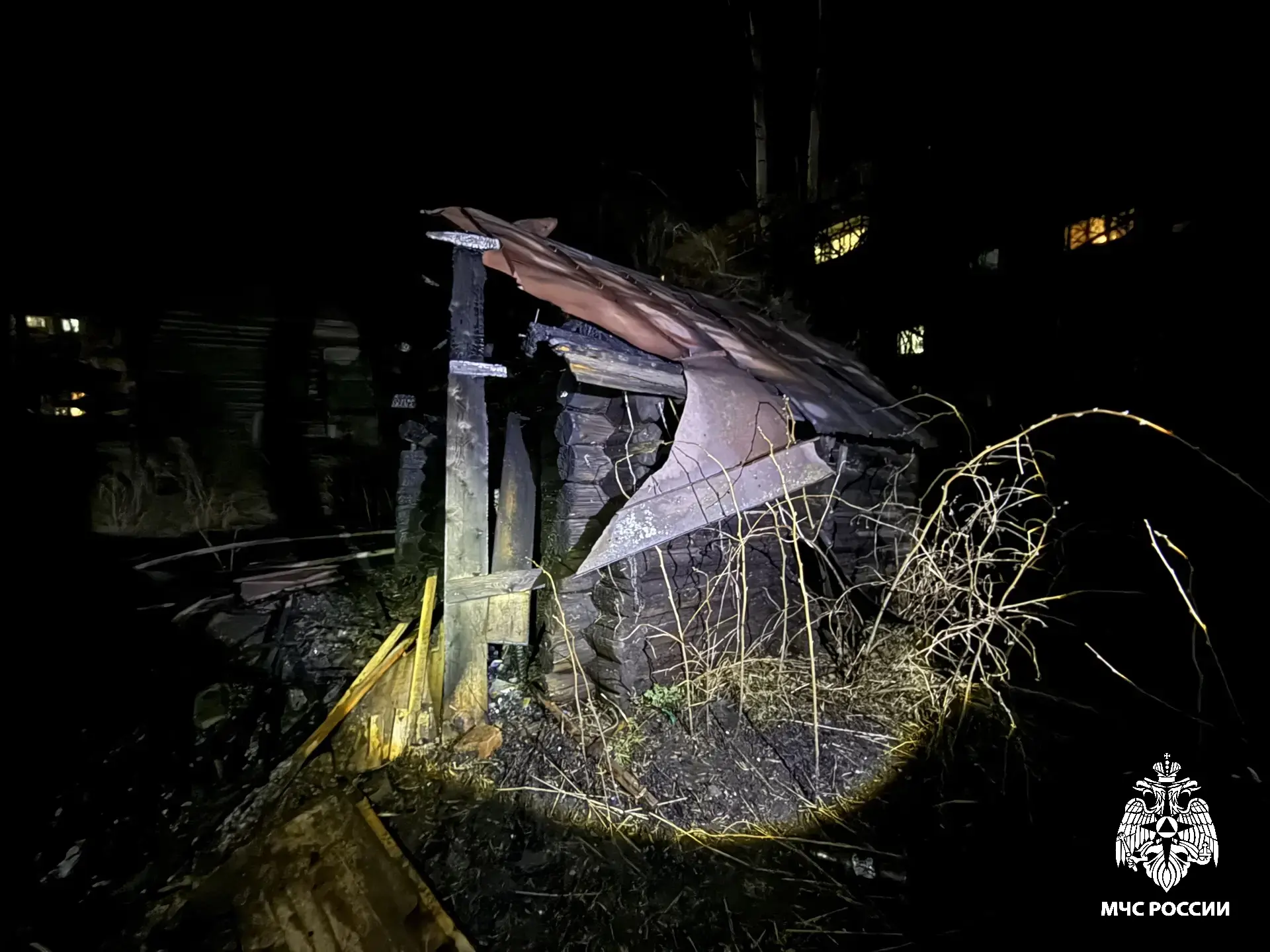 В Костромской области пенсионер погиб в сгоревшей хозпостройке