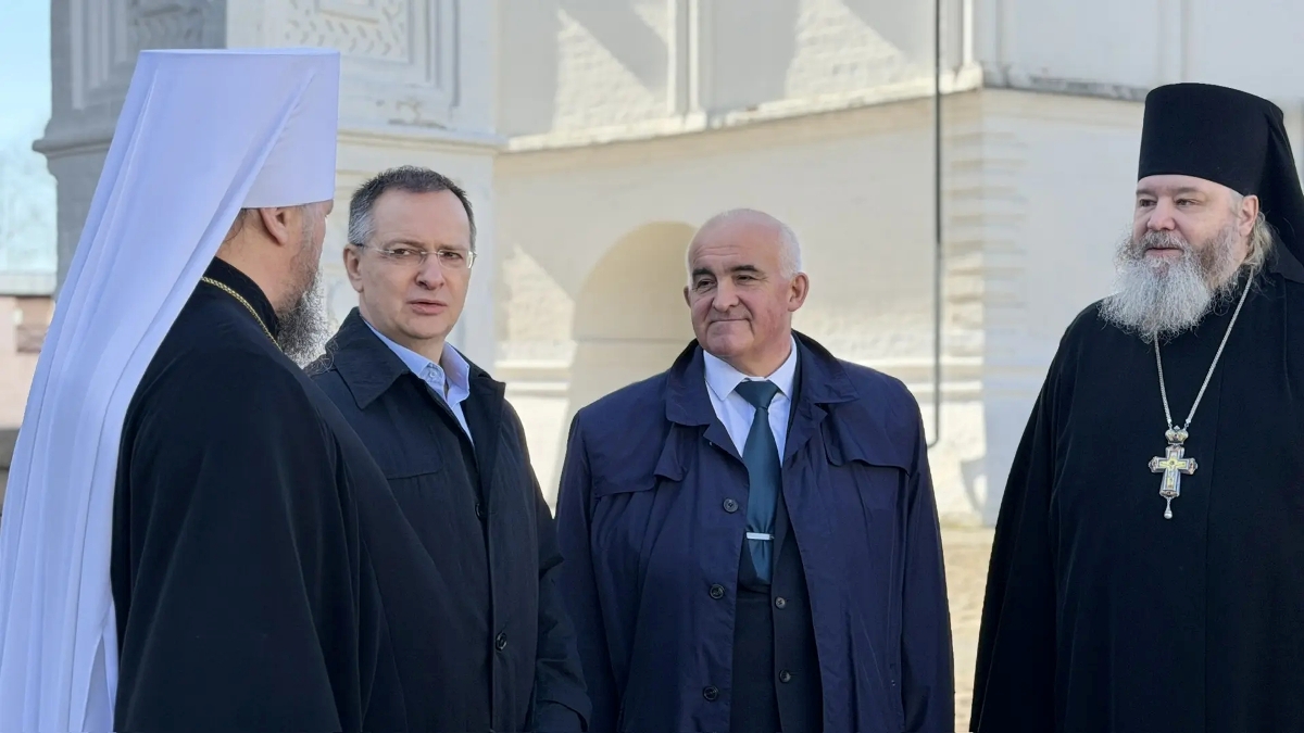 В Костроме начали подготовку к 700-летию Ипатьевского монастыря: подробности встречи Ситникова и Мединского