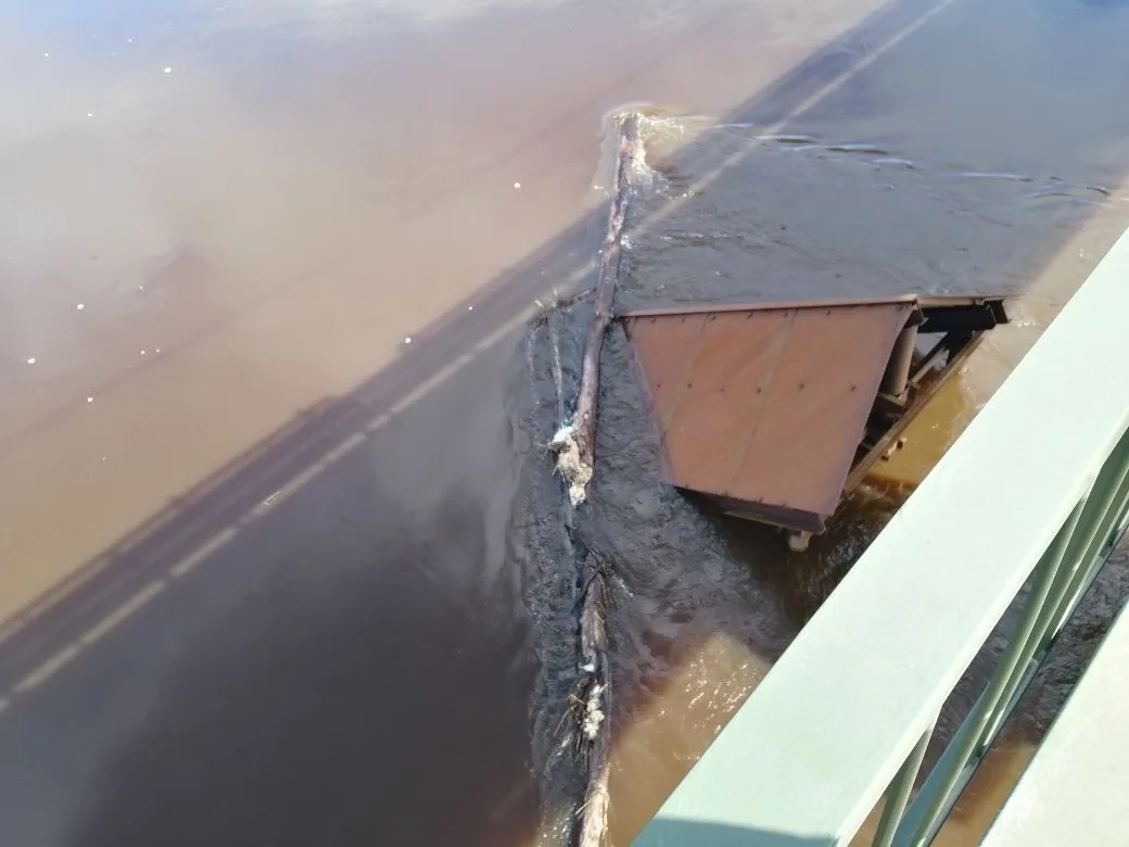 В Костромской области почистили стратегически важный мост