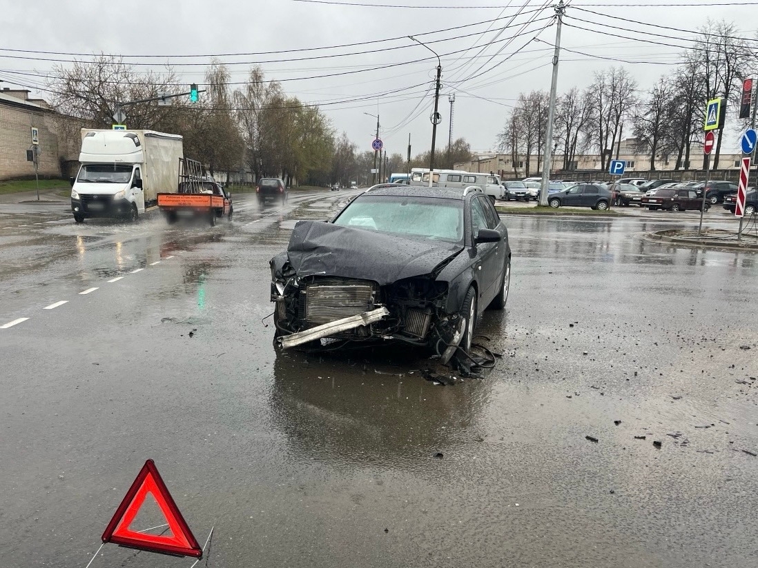 В Костроме женщина пострадала в аварии после нарушения ПДД