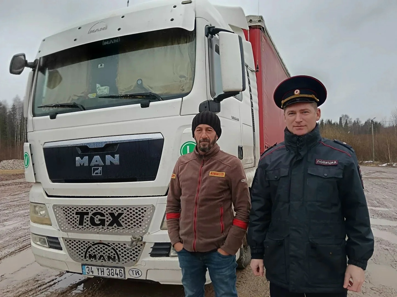 Костромские полицейские спасли турецкого дальнобойщика и организовали ему баню