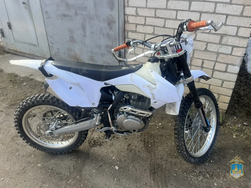 Двое костромских подростков перевернулись на питбайке в гаражном кооперативе