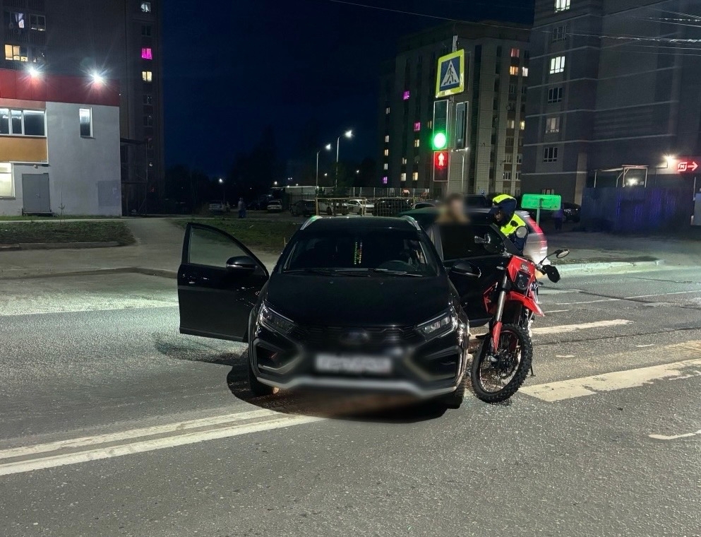 В Костроме в аварии на Самоковской пострадал молодой мотоциклист