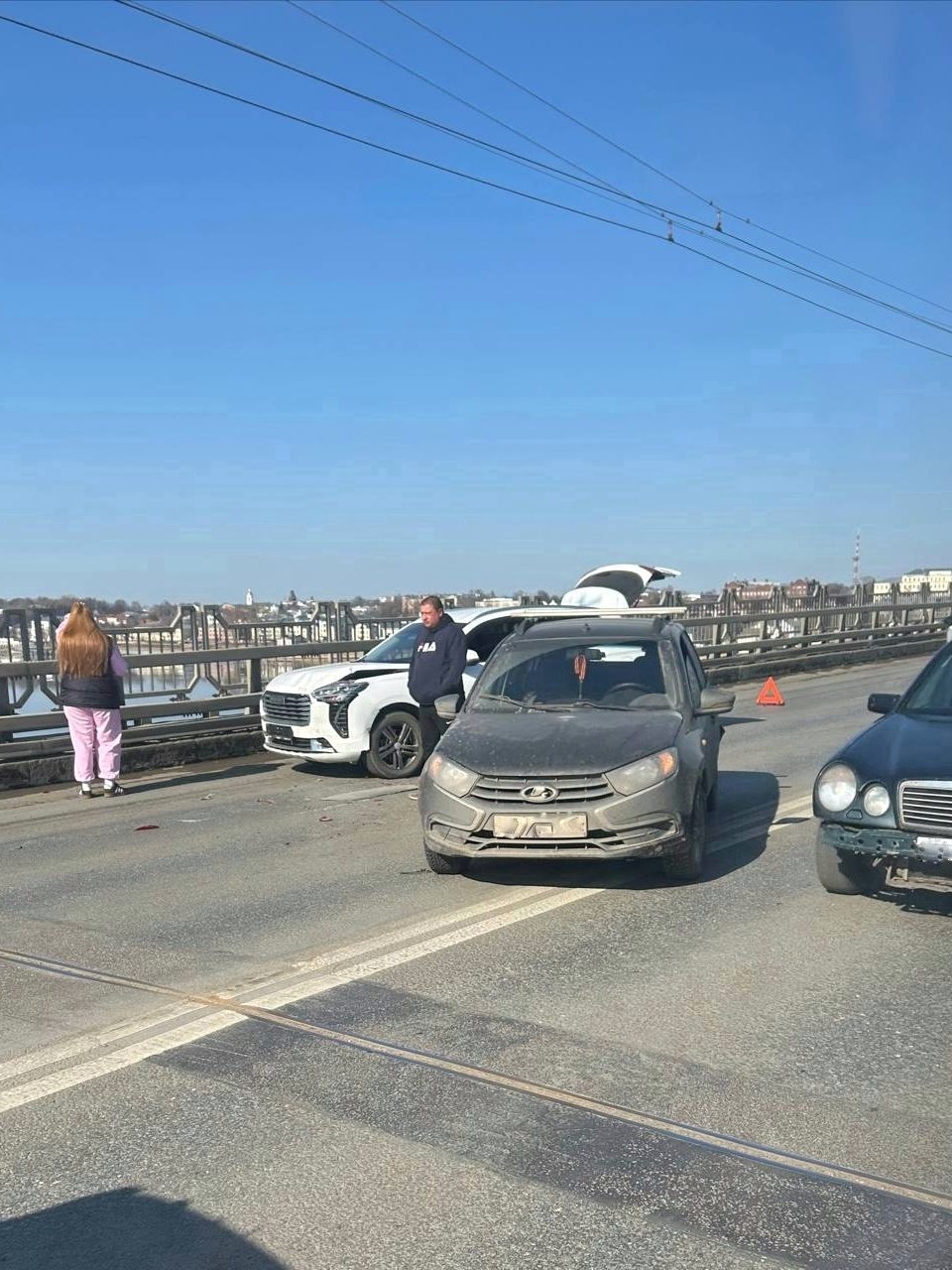В Костроме на мосту через Волгу произошло ДТП