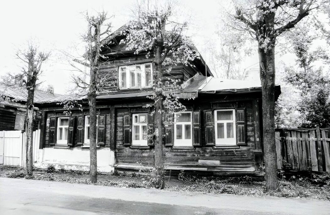 В Костроме владельца старинного дома обязали содрать пластиковый сайдинг