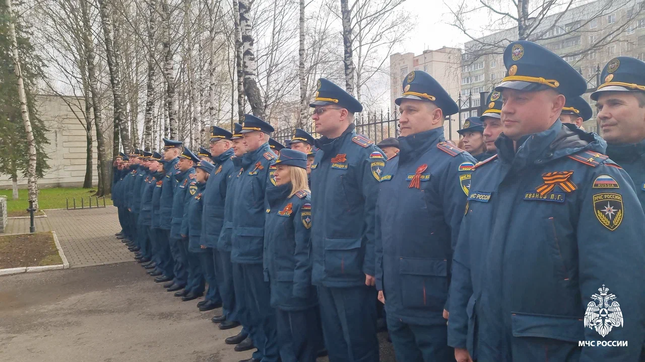 В Костроме открыли памятник легендарной пожарной «Победе»