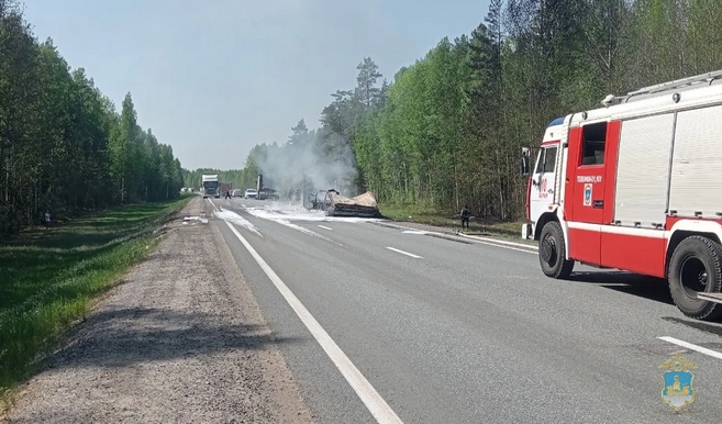 Адское пламя до небес: на трассе в Костромской области сгорела фура