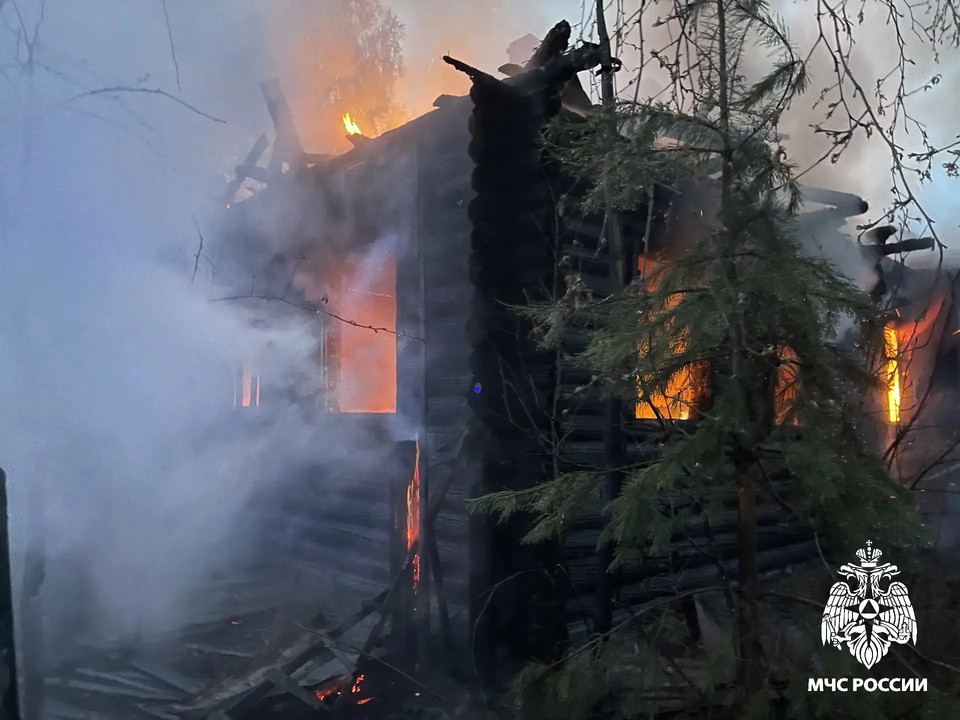 58-летняя женщина погибла при пожаре в частном доме в Костромской области