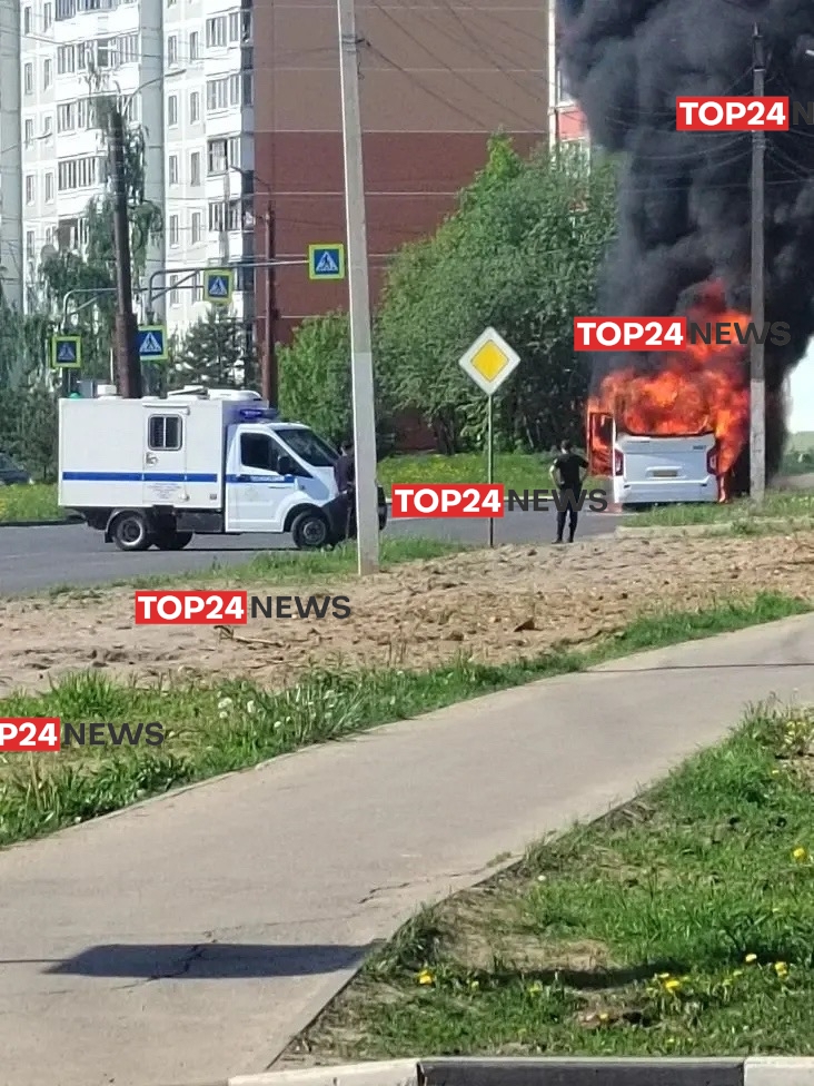 Кадры с места событий: пассажирский автобус в Костроме сгорел дотла