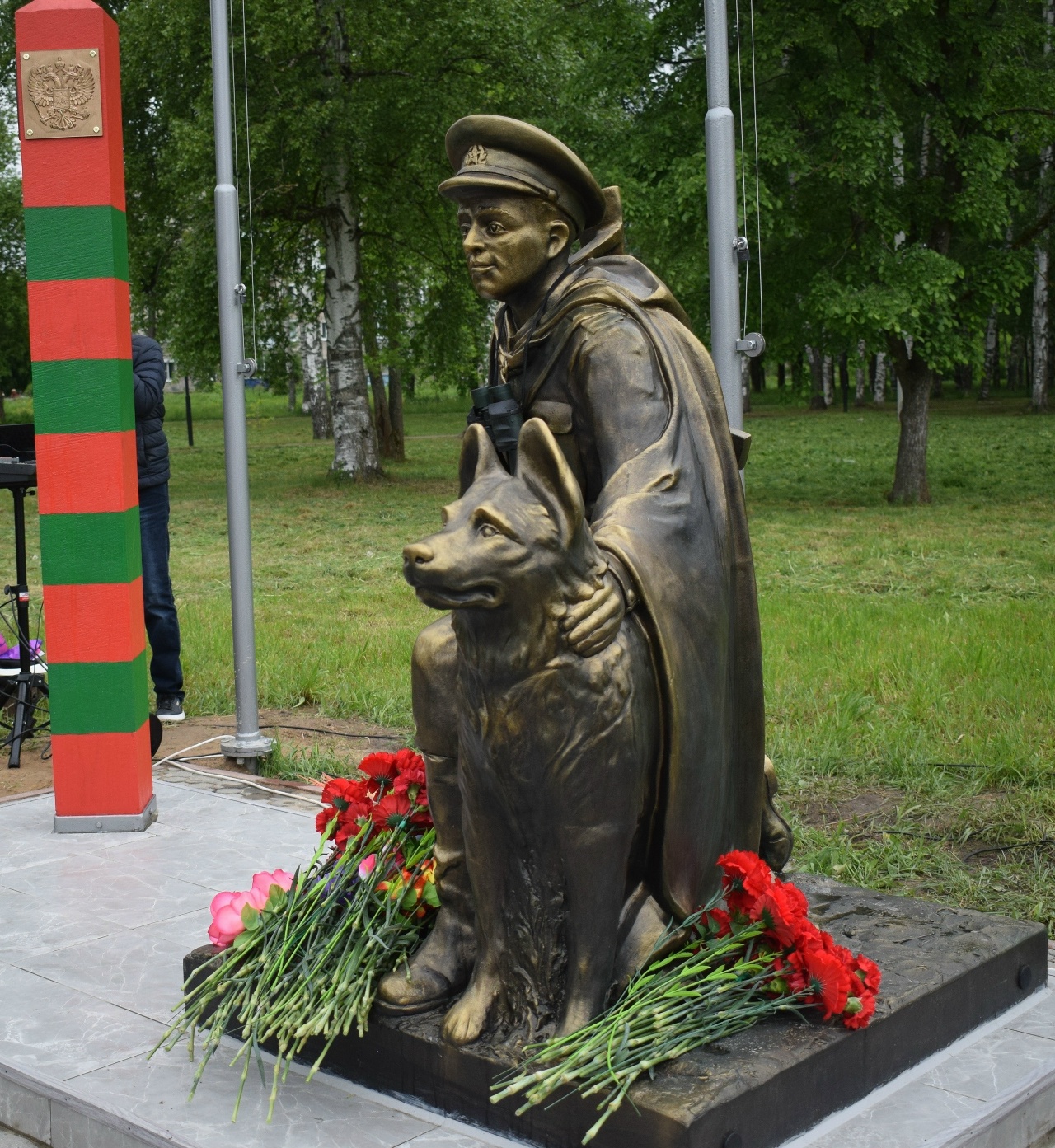 В Костромской области в День пограничника торжественно открыли памятник