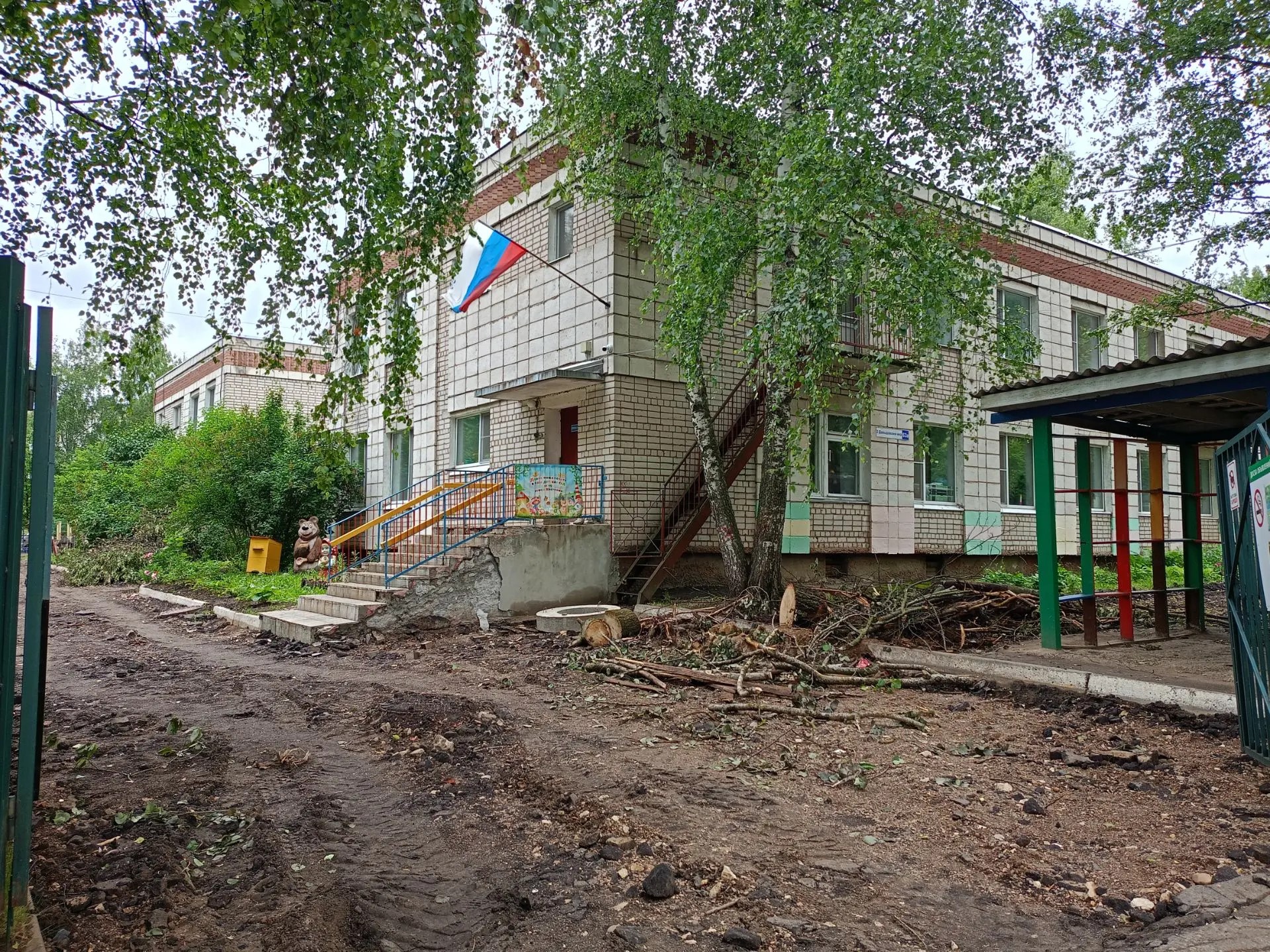 Территории костромских детских садов и школ начали масштабно ремонтировать