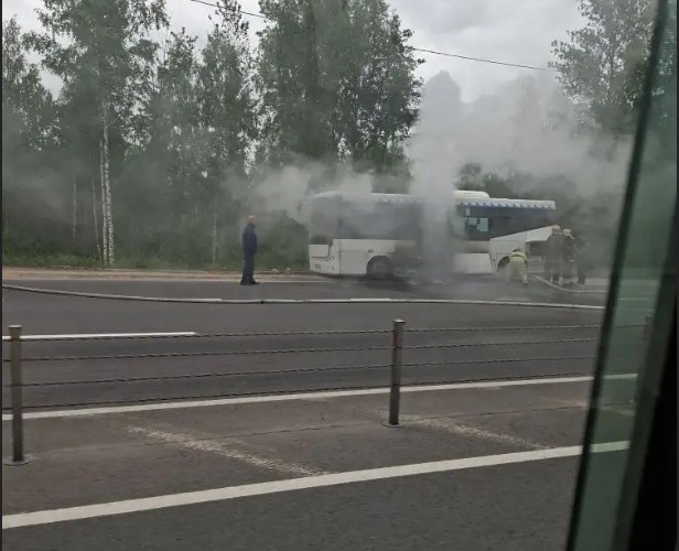 Еще один автобус загорелся в Костроме перед выходом на маршрут