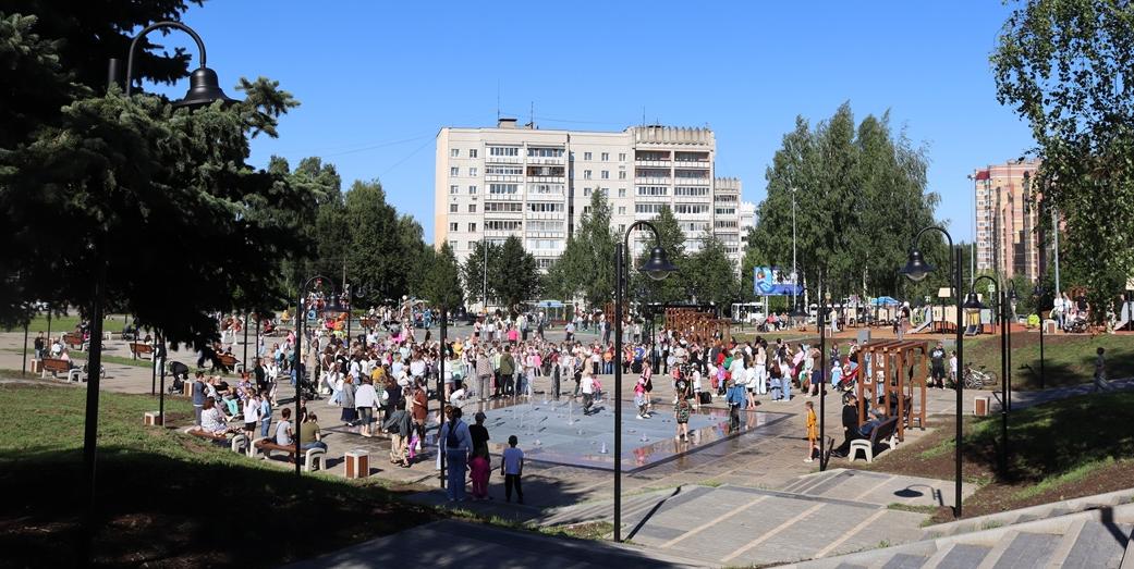 В Костроме завершили благоустройство нового сквера в Заволжье