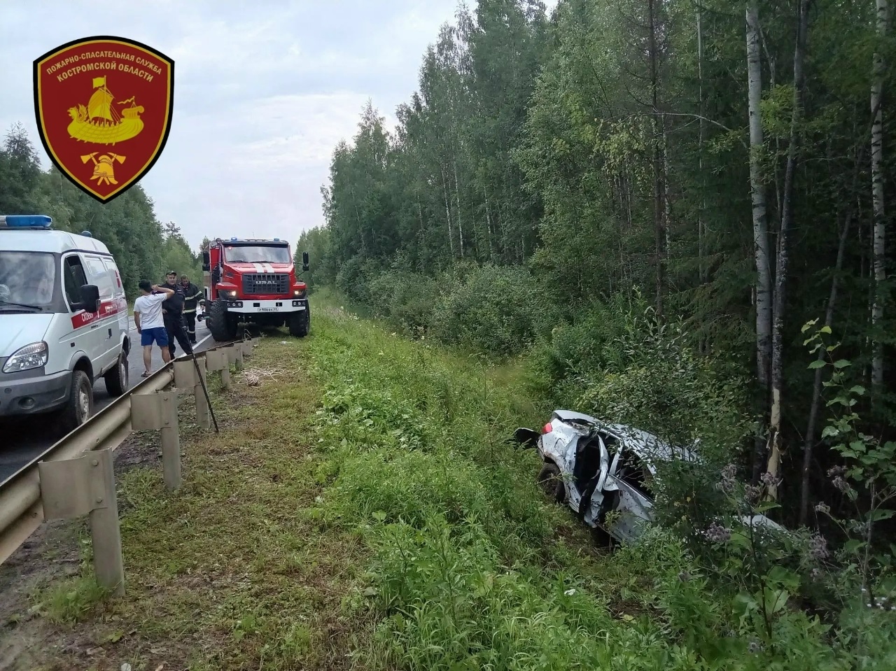 В Костромской области спасателям пришлось вырезать пострадавшего из разбитой иномарки