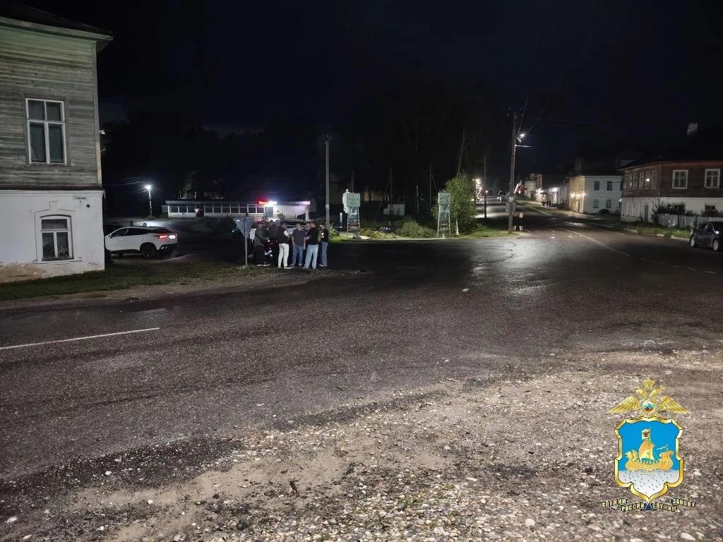 Две девочки на электровелосипеде попали под колеса ВАЗа в Костромской области