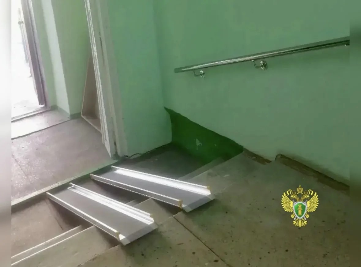 В Костромской области прокуратура заставила приспособить здание общества инвалидов для инвалидов