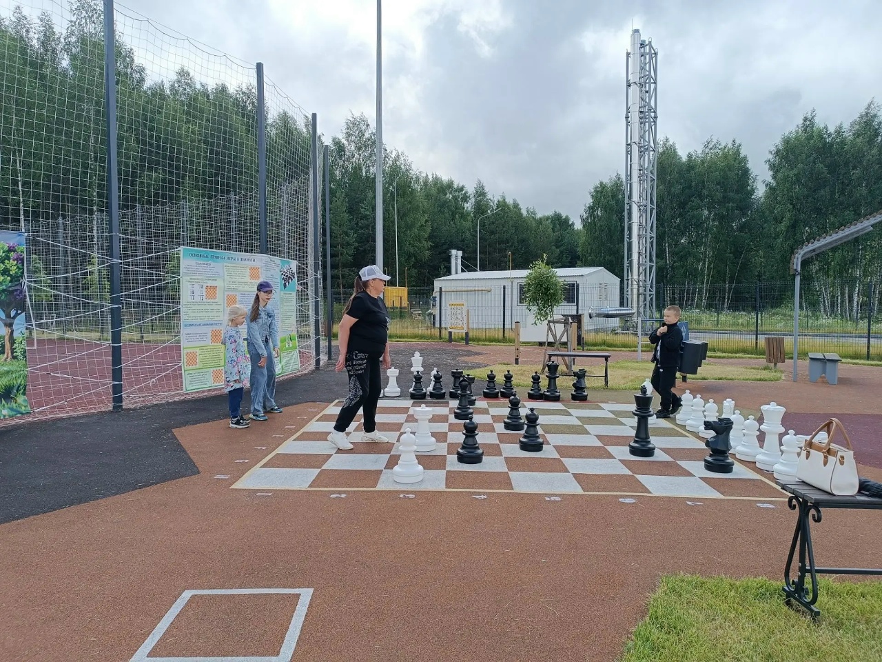 В Костроме открыли еще один удивительный шахматный сквер