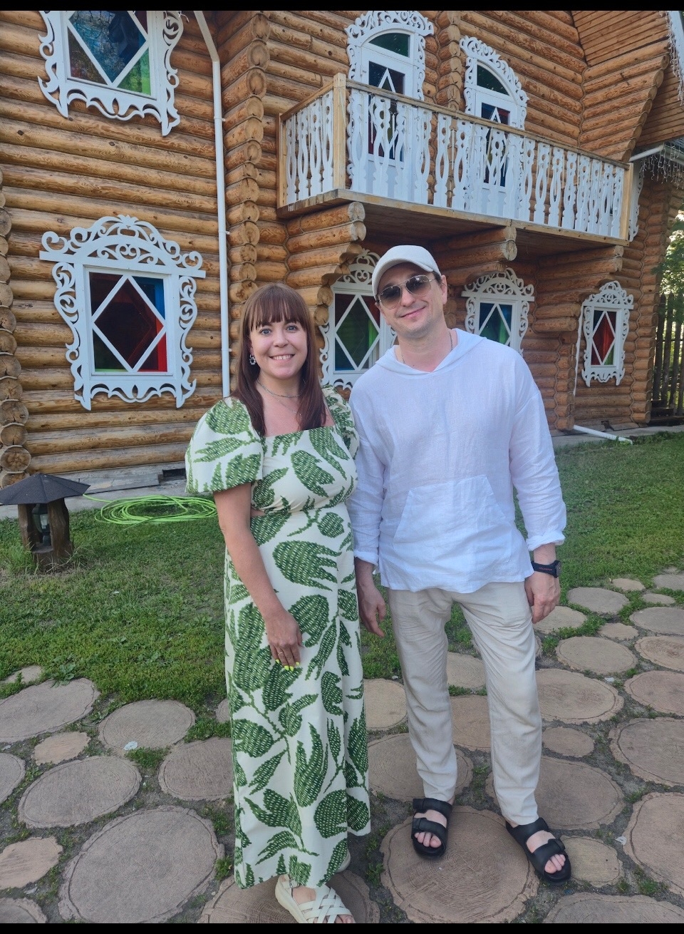 Сергея Безрукова заметили на набережной в Костроме