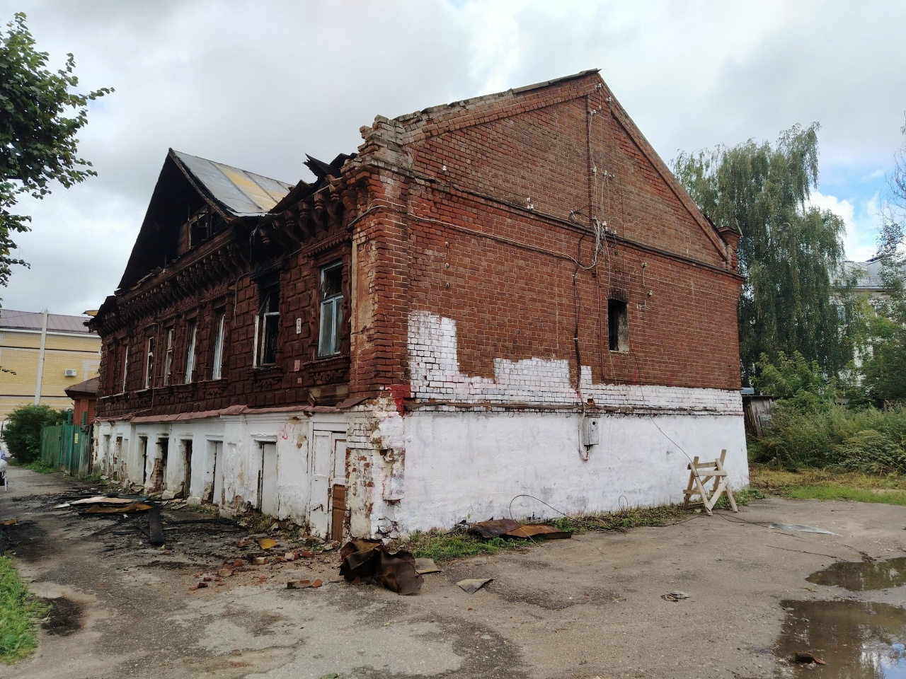 Пожар в «Доме Каменцевых» в Костроме породил слухи о поджоге под застройку