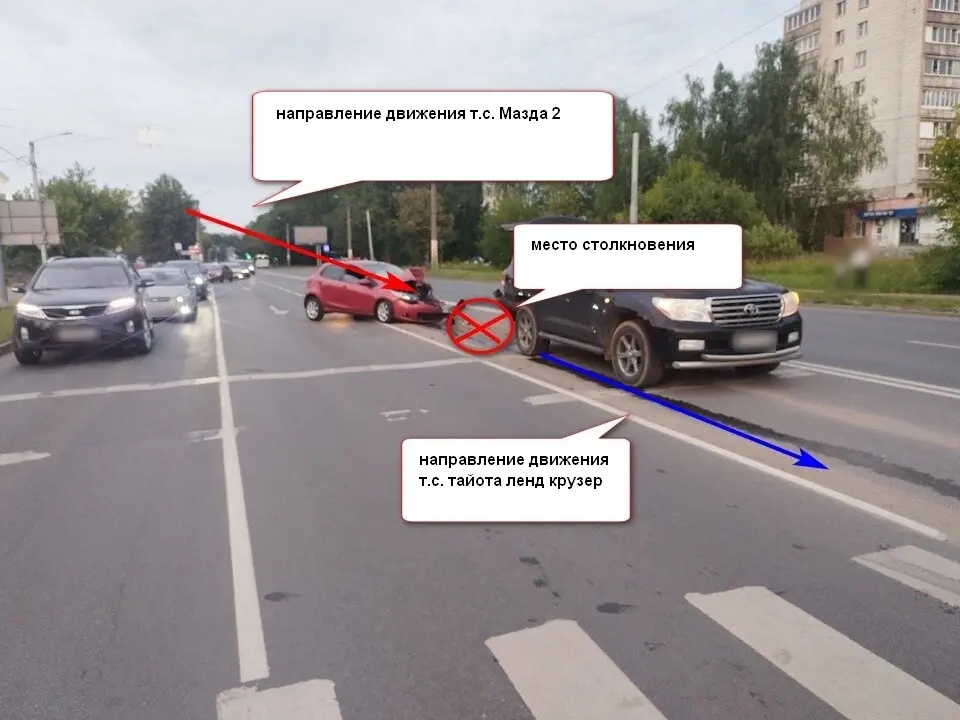 В Костроме автоледи на скорости впечаталась в чужой «Ленд Крузер»