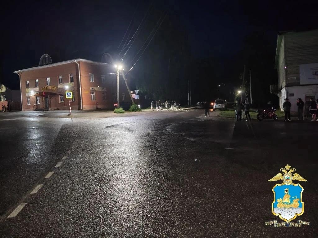 Две девочки на электровелосипеде попали под колеса ВАЗа в Костромской области