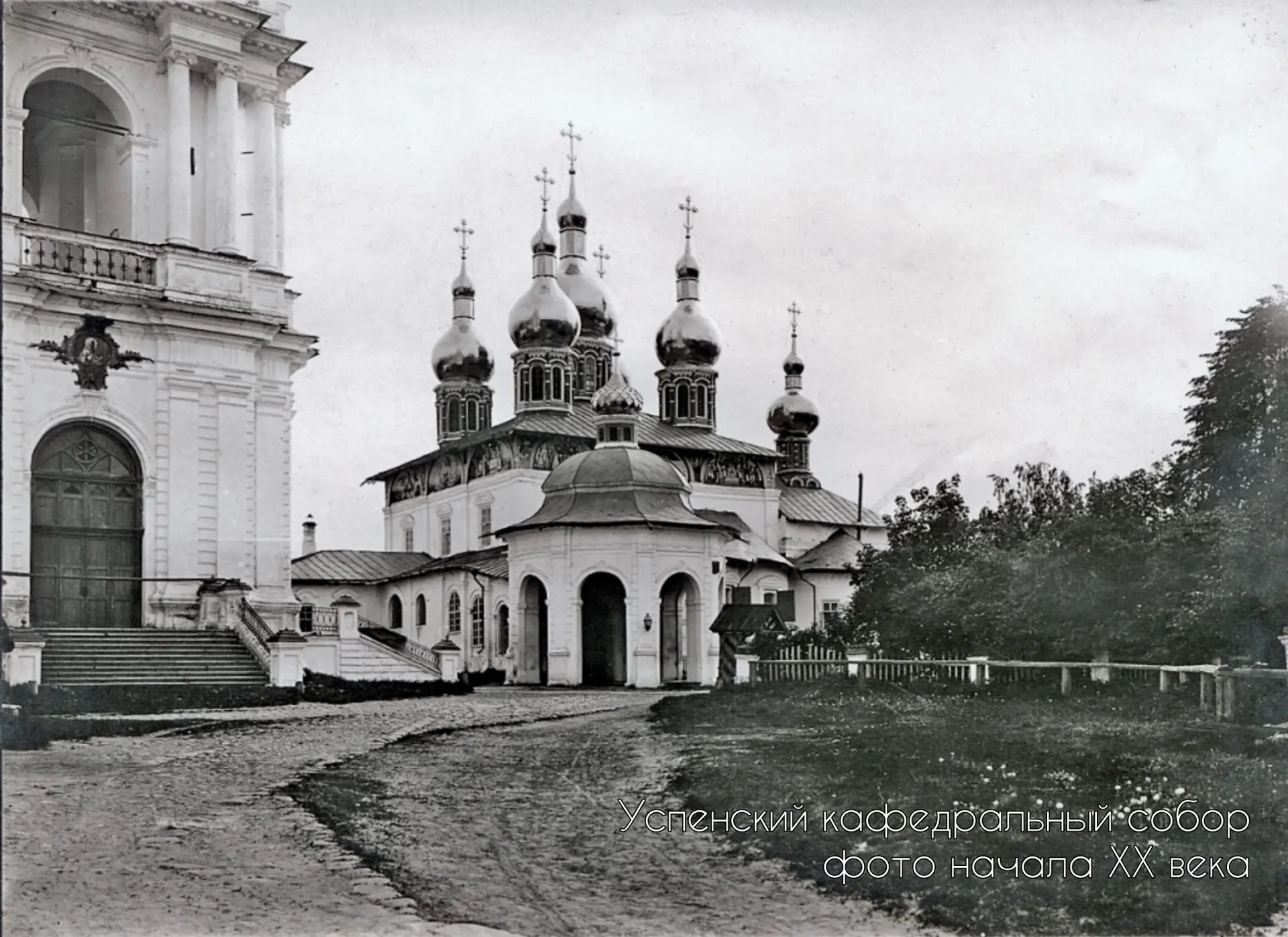 В Костроме начали заливать фундамент Успенского собора возрождаемого кремля