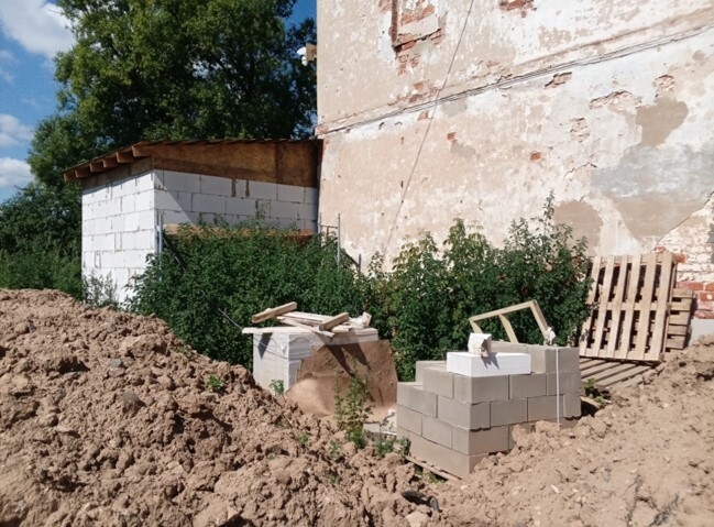 Собственнику старинной костромской усадьбы грозят крупные штрафы за незаконную перестройку