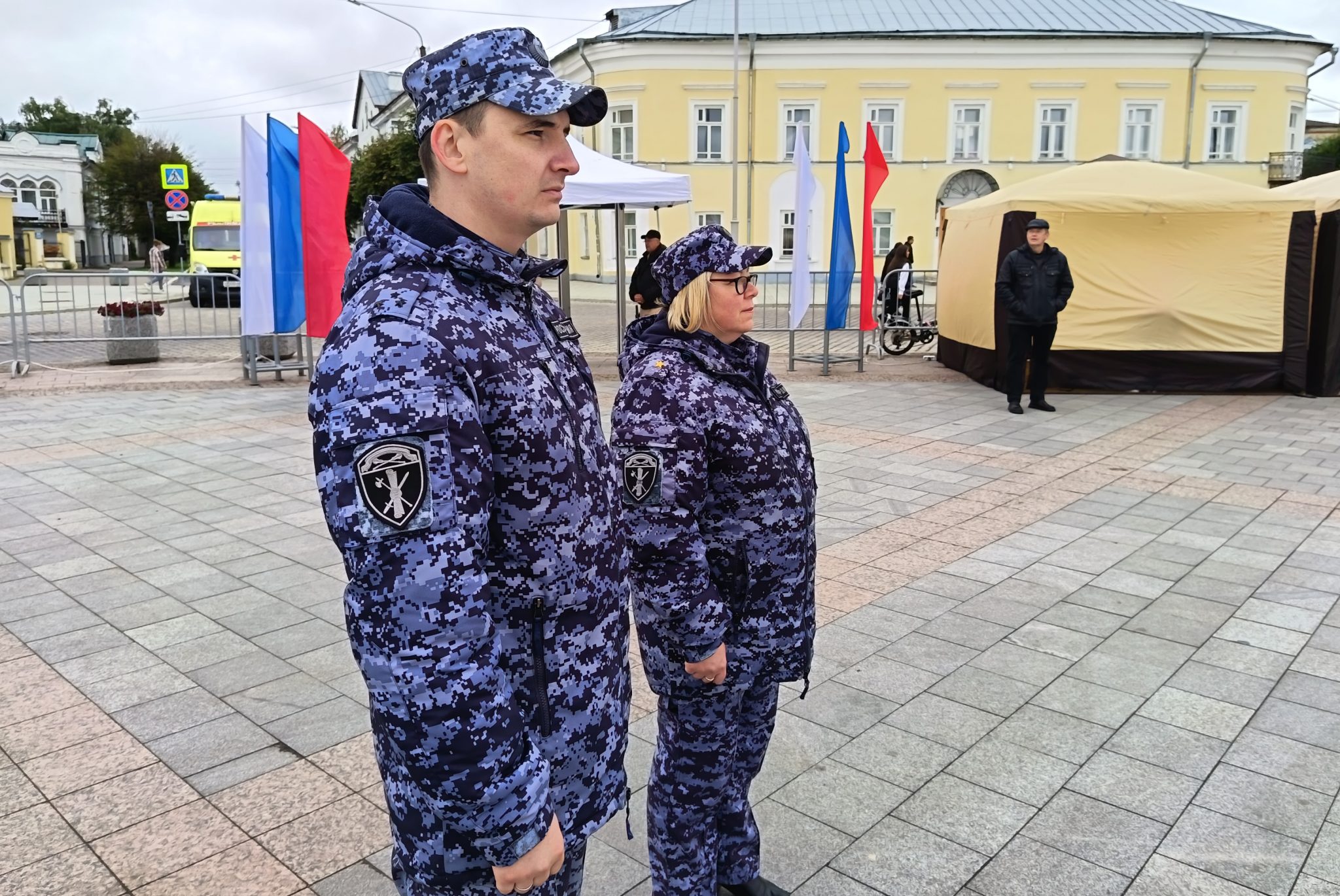 Росгвардейцы и кинологи ОМОН обеспечили безопасность на Дне Костромской области