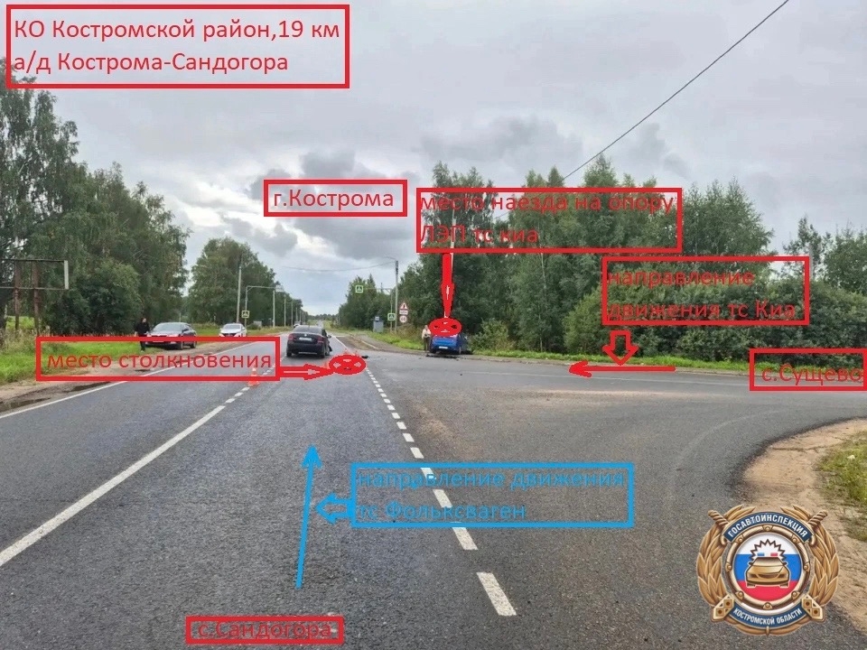 Автоледи на иномарке въехала в чужое авто и врезалась в опору ЛЭП