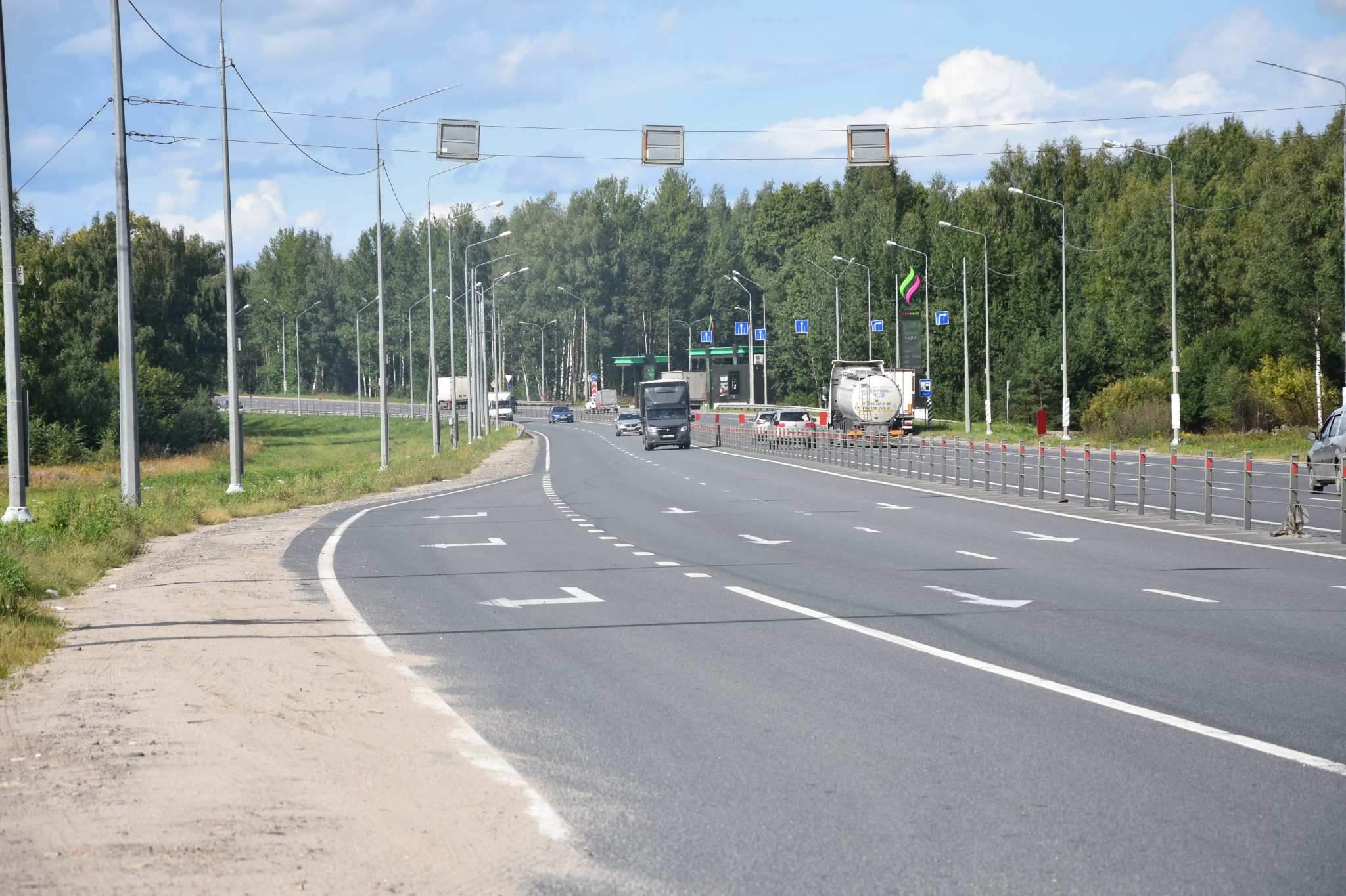 У Заволжского кладбища в Костроме строят новую остановку со светофорным перекрестком