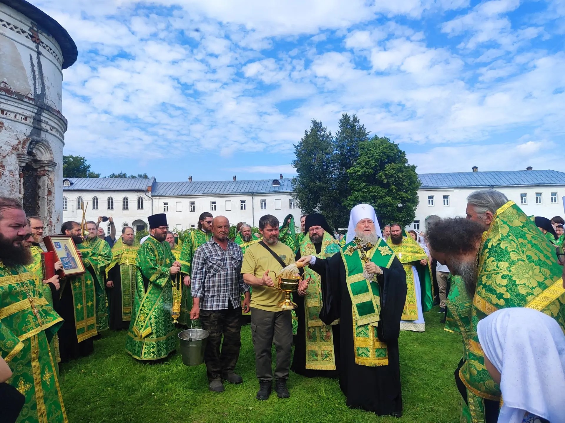 В Макариево-Унженском монастыре восстановили уникальный иконостас XVII века