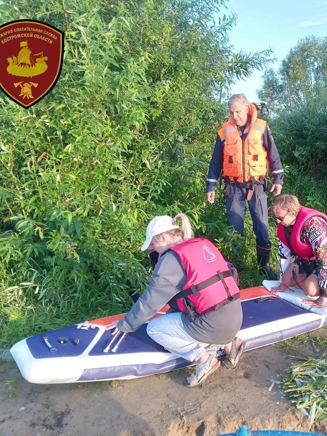 В Костромской области спасатели помогли застрявшим в тумане сапбордистам