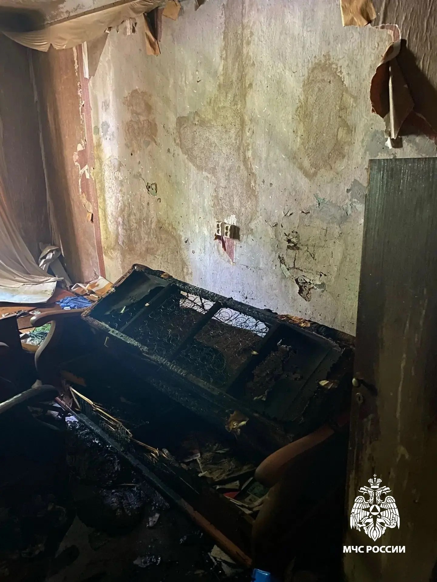 В Костроме на улице Центральной горел нежилой двухэтажный дом