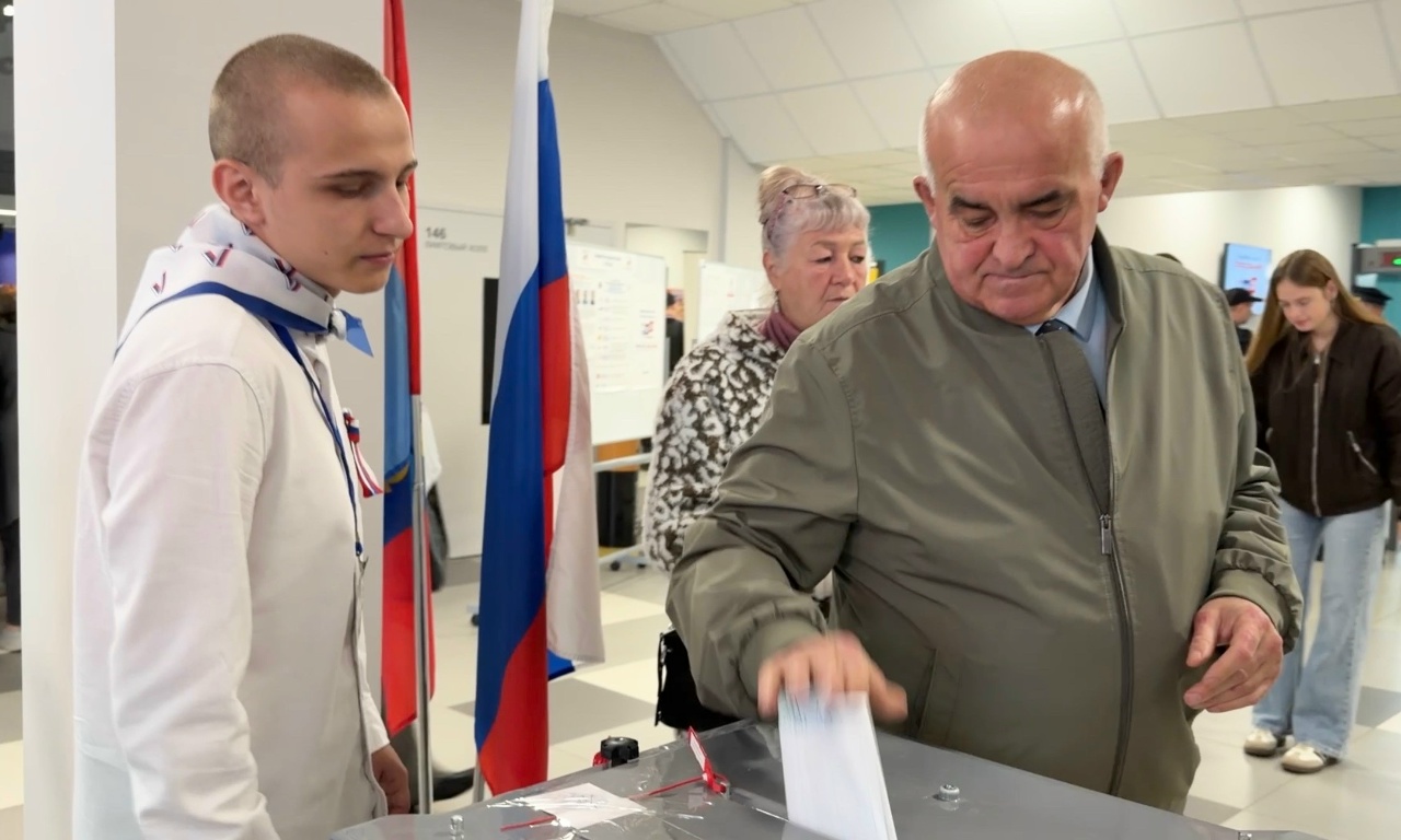 Костромской губернатор вместе с супругой проголосовал на выборах в Госдуму