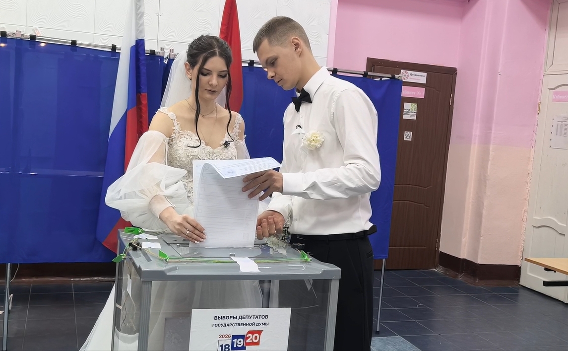 Новоиспеченные супруги Зотовы проголосовали в Костроме прямо в день свадьбы