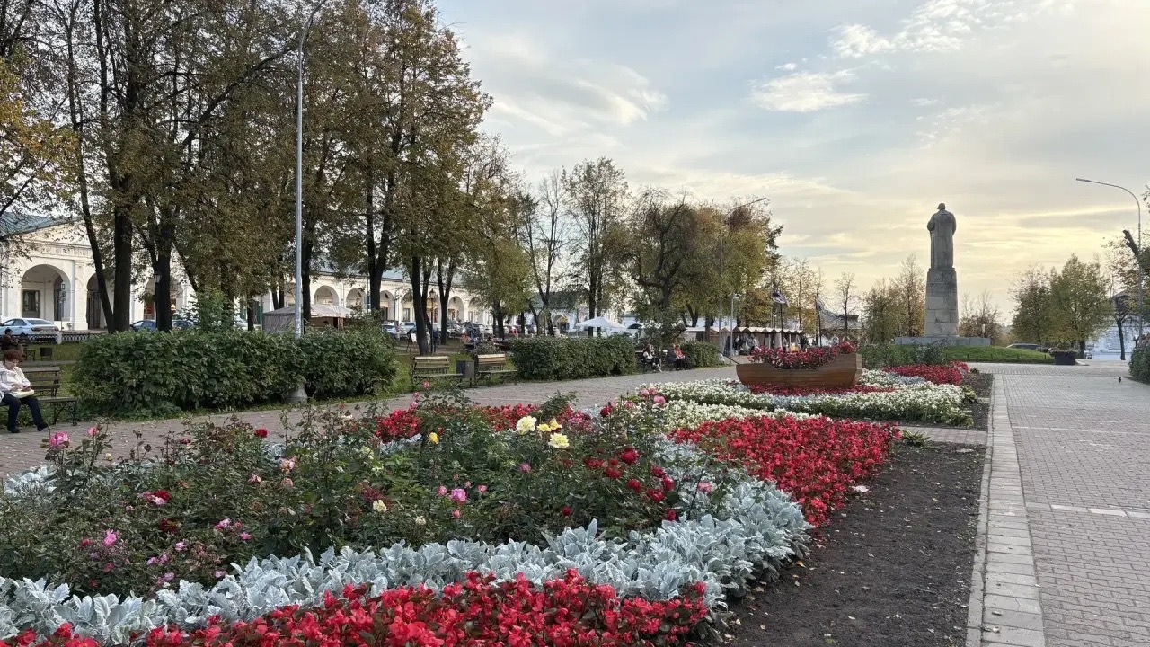 Стало известно, кто создает цветочный уют в Костроме
