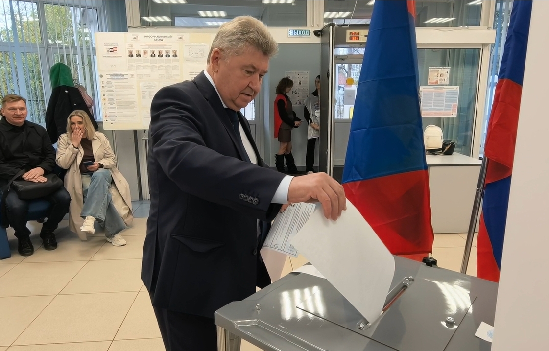 Председатель Костромской областной Думы Алексей Анохин принял участие в голосовании