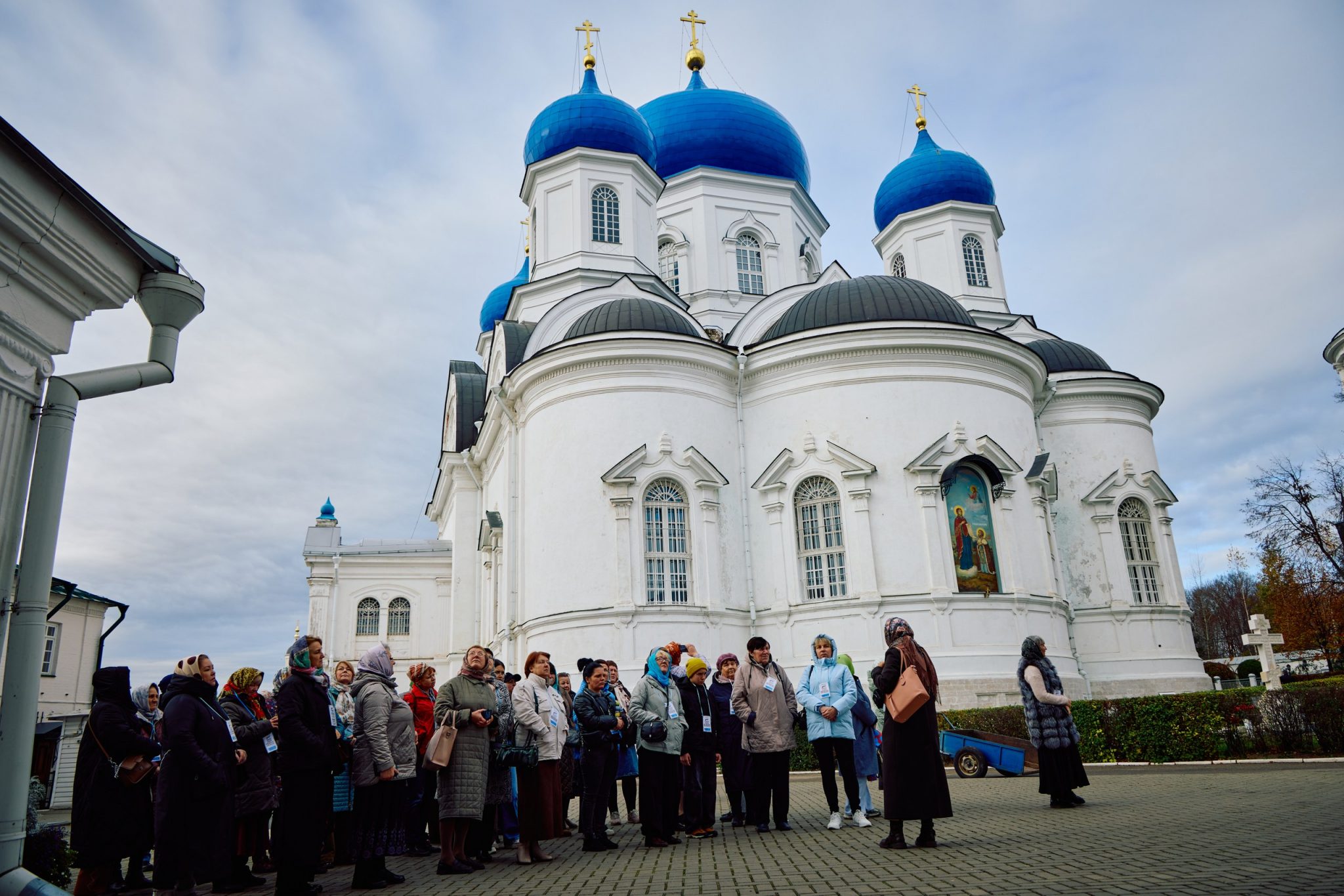 50 костромичей из семей участников СВО нашли утешение в древних храмах Суздаля и Мурома