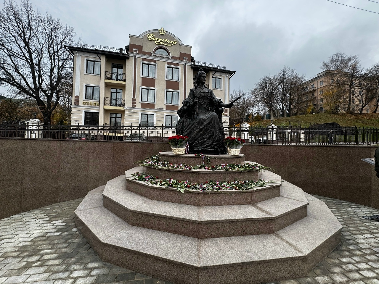 Костромичи нашли грамматическую ошибку на новом памятнике Екатерине II