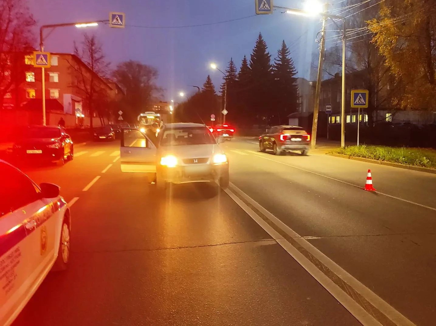 В Костроме на «зебре» пенсионерка снесла девочку-подростка