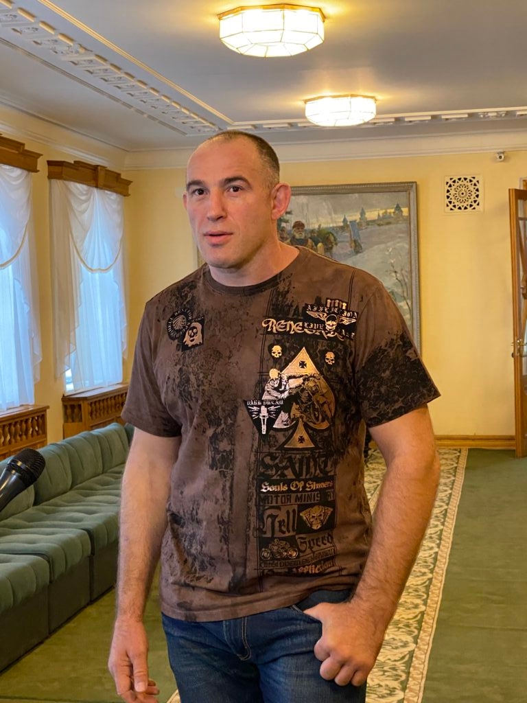 Избиения чайником и стрельба в Майами: боец ММА Алексей Олейник приехал в Кострому после скандала на шоу Малахова