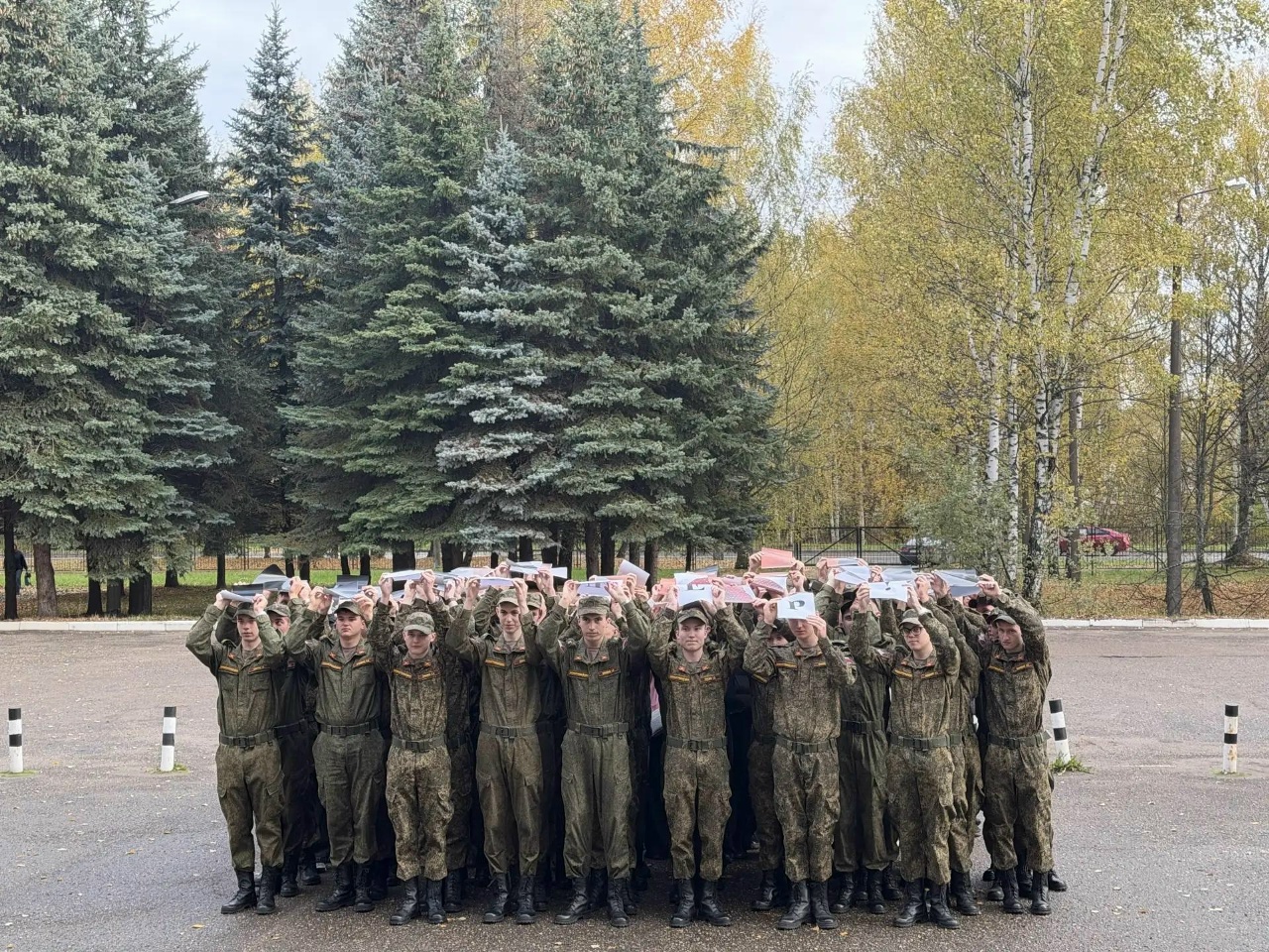 «С днем рождения, лидер»: костромские студенты выстроились в живой портрет Владимира Путина